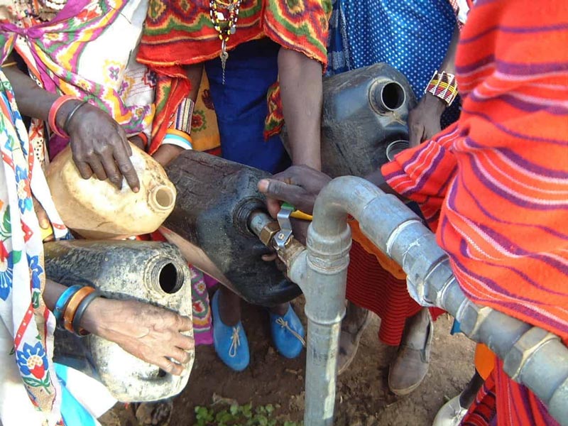 Hands on pump in Kenia